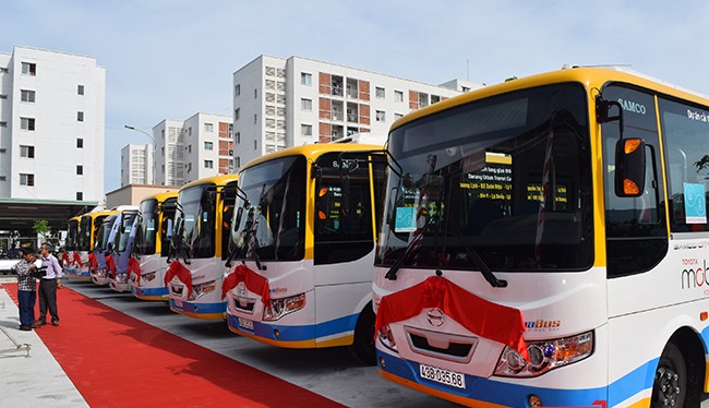 Ngày 30/6, UBND TP Đà Nẵng và Quỹ Toyota Mobilyty (TMF) chính thức đưa dịch vụ xe bus công cộng và Hệ thống bãi đỗ xe vào hoạt động và kết nối với hệ thống xe bus hiện có để phục vụ người dân.