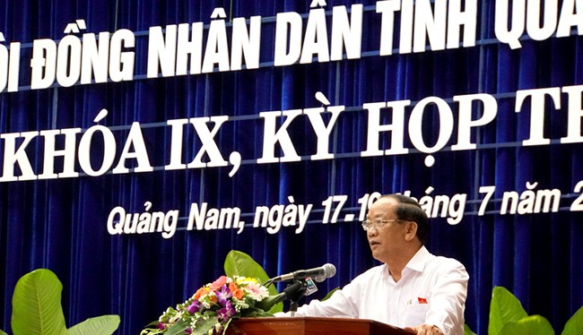 Chủ tịch UBND tỉnh Quảng Nam Đinh Văn Thu phát biểu tại Kỳ họp thứ 5, HĐND tỉnh Quảng Nam khoá IX nhiệm kỳ 2016-2021