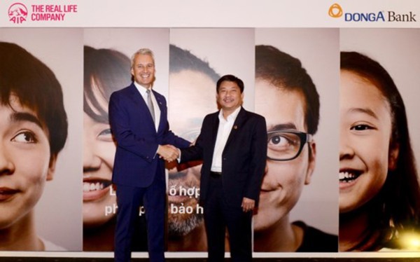 Công ty bảo hiểm nhân thọ AIA Việt Nam và Ngân hàng Đông Á vừa chính thức bắt tay hợp tác nhằm mang lại dịch vụ tài chính ưu việt cho khách hàng Việt Nam.
