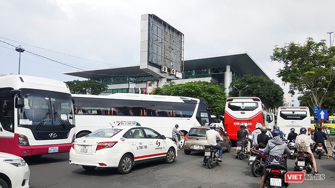 Xe khách loại trên 30 chỗ lưu thông tại khu vực trung tâm TP Đà Nẵng