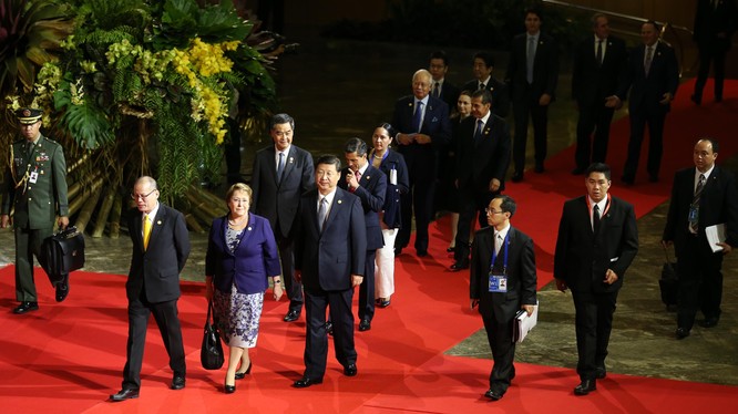 Truyền thông quốc tế ngày 19/11 nói nhiều về sự lẻ loi của ông Tập Cận Bình tại Hội nghị Thượng đỉnh APEC ở Manila, Philippines