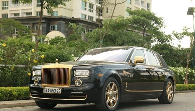 Rolls-Royce Phantom mạ vàng gắn rồng độc nhất thế giới là một trong số những siêu xe được Karalux đã hoàn thiện cho khách hàng. (Ảnh: Khôi Nguyên)