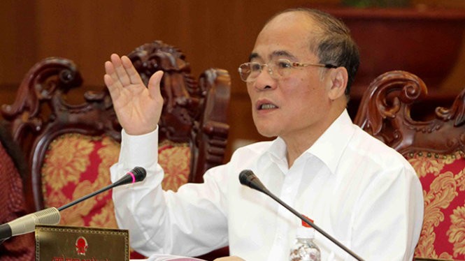 Chủ tịch Quốc hội Nguyễn Sinh Hùng bức xúc trước việc Chính phủ xin lùi dự án Luật biểu tình 