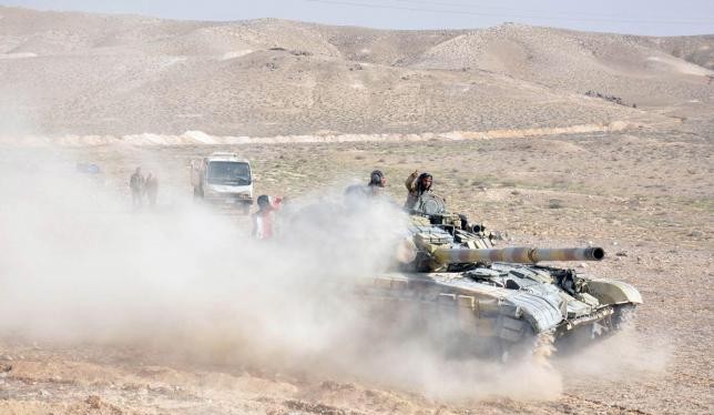 Xe tăng quân đội Syria tại Palmyra