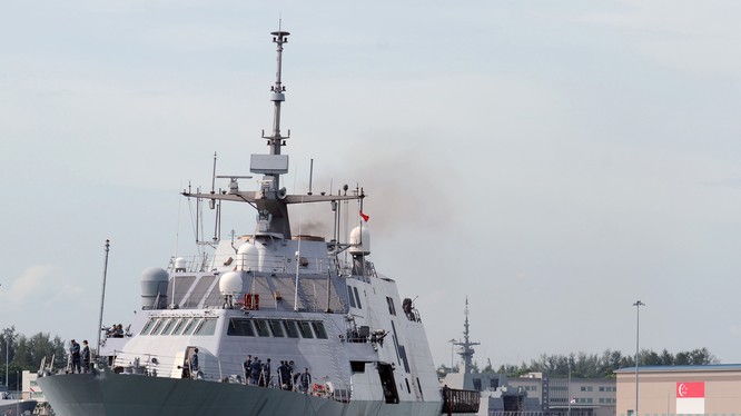 Tàu tác chiến ven bờ USS Freedom của Mỹ trú tại căn cứ hải quân Changi của Singapore sau khi tuần tra thực thi tự do hàng hải ở Biển Đông