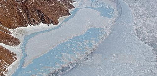 Tốc độ băng tan ở Greenland, lãnh địa băng lớn thứ hai trên thế giới sau Nam Cực, có thể nhanh hơn dự đoán. Ảnh: AFP/TTXVN.