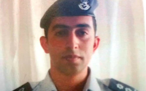 Phi công quân đội Jordan Muath al-Kasaesbeh rơi vào tay IS từ tháng 12/2014 khi máy bay anh này lái bị rơi trong chiến dịch đánh bom do liên quân thực hiện. Ảnh: Telegraph.