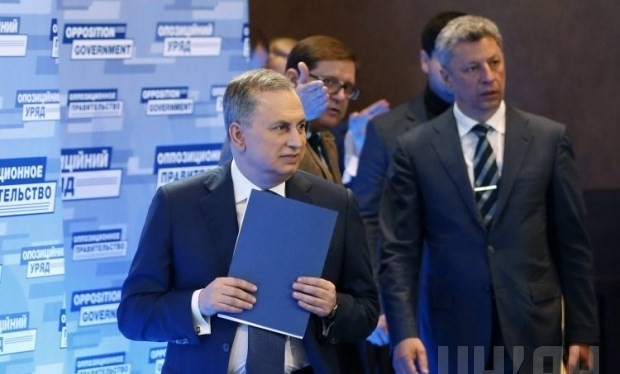 Ông Boris Kolesnikov (người đi đầu) trở thành Thủ tướng của chính phủ bóng tối ở Ukraine.
