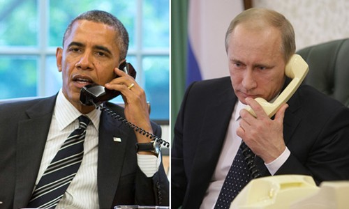 Tổng thống Mỹ Barack Obama (trái) và người đồng cấp Nga Vladimir trong một cuộc điện đàm. Ảnh: Reuters/RIA Novosti.