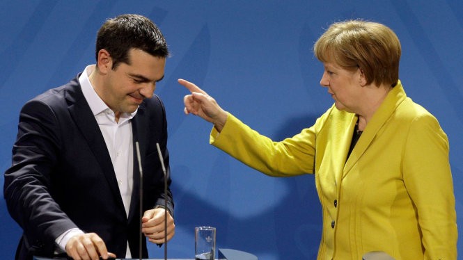 Thủ tướng Đức Angela Merkel và Thủ tướng Hi Lạp Alexis Tsipras - Ảnh: bwbx.io