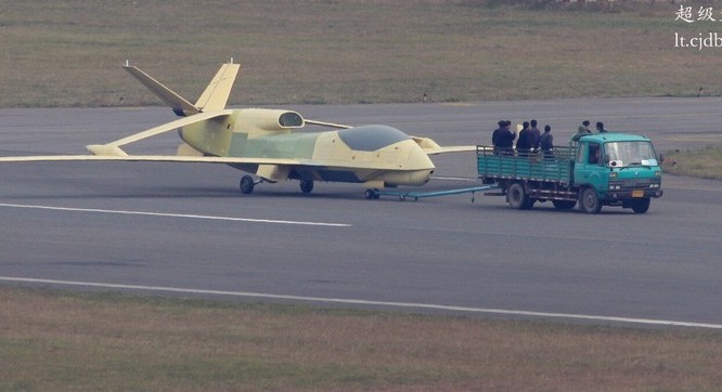 Khám phá bí mật máy bay không người lái "XianLong" Trung Quốc