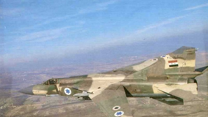 Cận cảnh MiG-23 tấn công mục tiêu IS