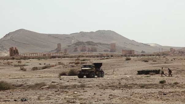 Quân đội Syria đánh sâu vào Palmyra, các tay súng IS chống cự điên cuồng