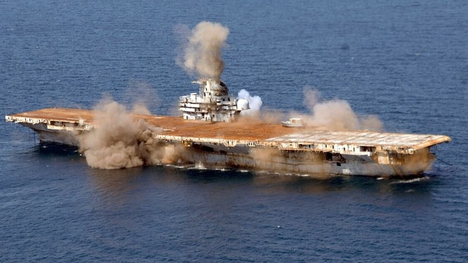 USS Oriskany (CV / CVA-34) bị đánh chìm