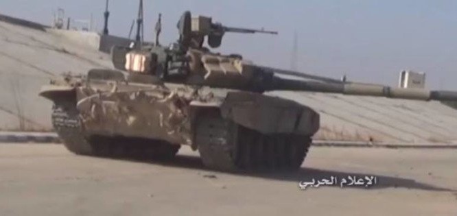 Xe tăng T-90 quân đội Syria tại Aleppo