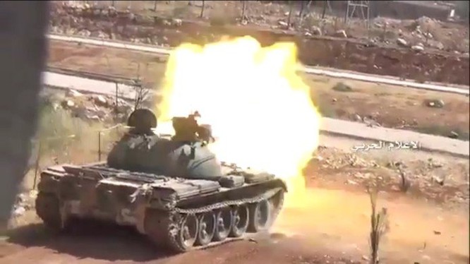 Xe tăng quân đội Syria nã đạn vào trường Cao đẳng kỹ thuật Aleppo