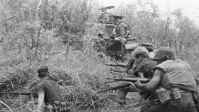 Lính thủy đánh bộ Mỹ trên chiến trường Việt Nam