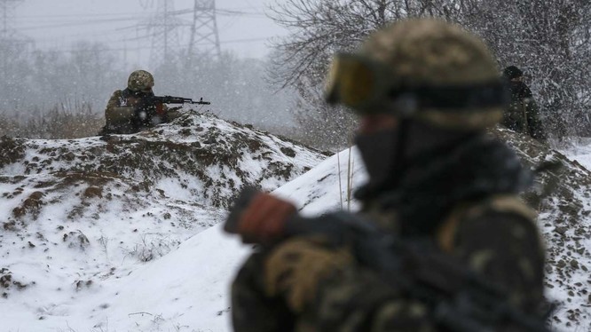 Binh sĩ lực lượng dân quân Donetsk trên chiến tuyến