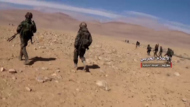 Lực lượng Lá chắn Qalamout tiến công trên sa mạc Damasucs