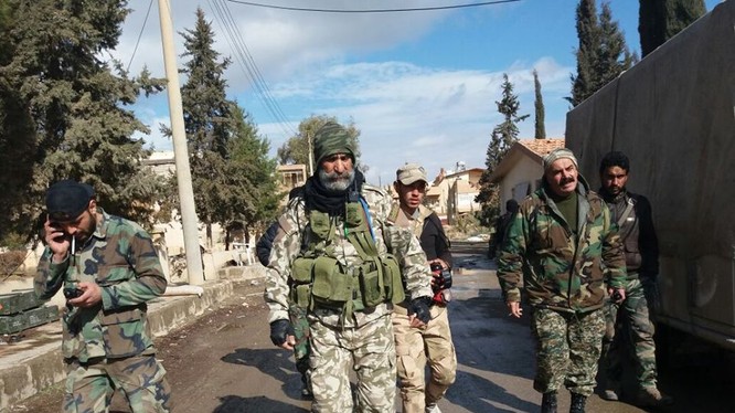 Chuẩn tướng Issam Zaheralden và binh sĩ lực lượng Vệ binh Cộng hòa ở Deir Ezzor