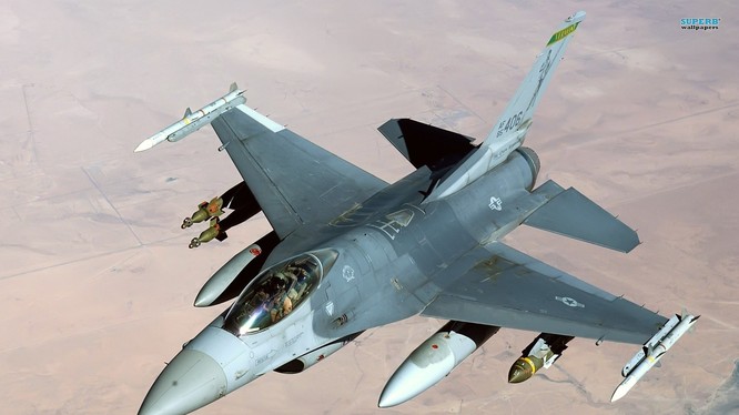 Máy bay tiêm kích đa nhiệm F-16 Fighting Falcon Mỹ