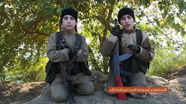 Hai chiến binh IS tuổi teen trước giờ đánh bom tự sát ở Iraq