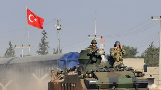 Một xe thiết giáp của quân đội Thổ Nhĩ Kỳ ở Syria