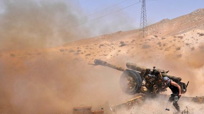 Pháo binh quân đội Syria tập kích hỏa lực trên chiến trường Palmyra