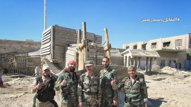 Binh sĩ lữ đoàn 105 Vệ binh Cộng hòa trên chiến trường ngoại ô Damascus sau trận chiến Al-Qaboun