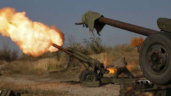 Pháo binh Ukraine bắn phá dữ dội Lugansk