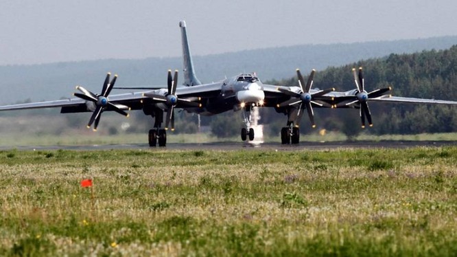 Máy bay ném bom chiến lược tầm xa Nga Tu-95MS