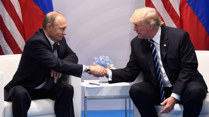 Tổng thống Mỹ Donald Trump và tổng thống Nga Vladimir Putin trong cuộc gặp bên lề Hội nghị thượng đỉnh G-20