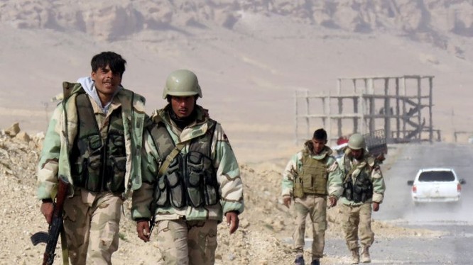 Binh sĩ quân đội Syria tiến hành cuộc tấn công vào khu mỏ khí gas Al-Hayl, sa mạc Palmyra