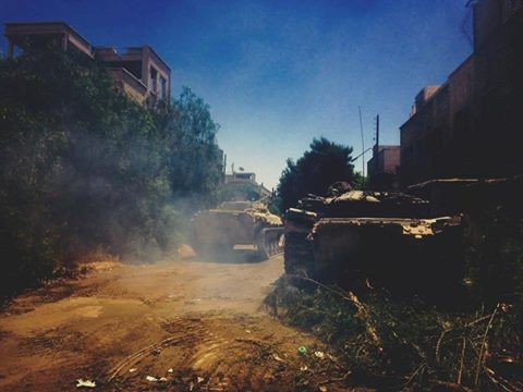 Xe tăng Vệ binh Cộng hòa tấn công vào thị trấn Ayn Tarma, ngoại ô Damascus