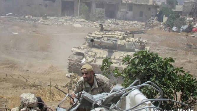 Binh sĩ quân đội Syria tấn công vào thị trấn Ayn Tarma, ngoại ô Damascus