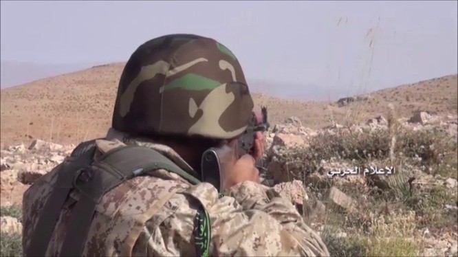 Binh sĩ Hezbollah chiến đấu trên chiến trường biên giới Lebanon - Syria