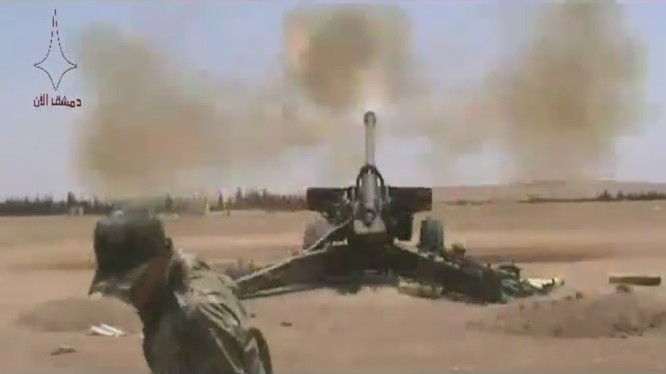 Pháo binh quân đội Syria dội lửa vào IS trên vùng nông thôn tỉnh Hama=Ảnh Masdar News