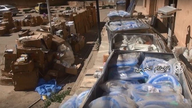 Thuốc men, vật phẩm y tế trong bệnh viện hầm ngầm của IS ở Abukamal, Deir Ezzor