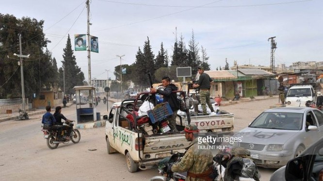 Các tay súng thánh chiến cướp bóc tài sản ở thành phố của người Kurd Afrin