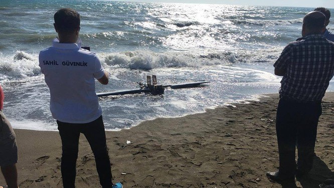 Người dân phát hiện ra UAV, tấn công căn cứ Khmeymim trên bờ biển Thổ Nhĩ Kỳ. Ảnh Masdar News