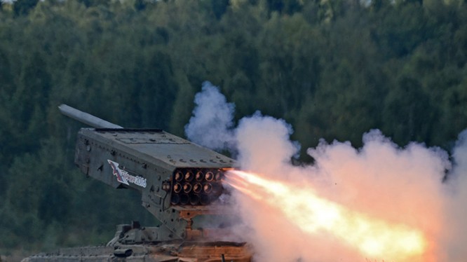 Pháo phản lực nhiệt áp hạng nặng TOS-1A "Solntsepek" Ảnh minh họa RIA.Novosti