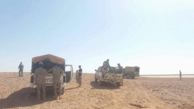 Binh sĩ quân đội Syria trên chiến trường sa mạc Homs - Deir Ezzor. Ảnh minh họa Masdar News