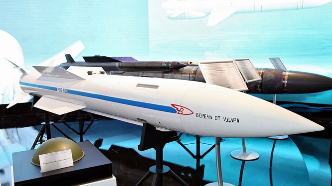 Tên lửa siêu âm R-37M tầm siêu xa, được trang bị cho Su-57. Ảnh minh họa Interfax