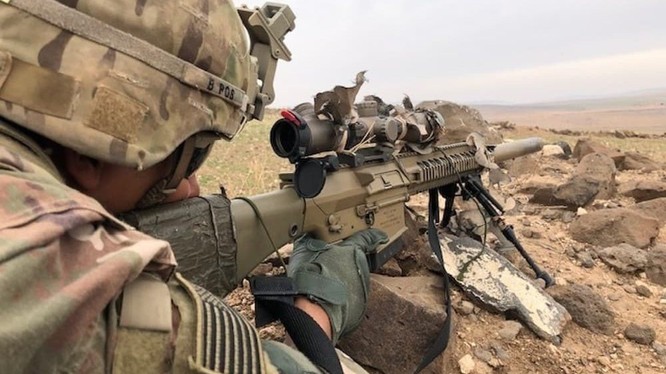Lính Mỹ sử dụng súng bắn tỉa M110 SASS trên chiến trường Trung Đông (Iraq - Syria).