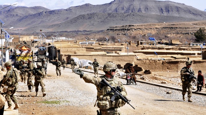 Binh sĩ Mỹ đi tuần ở Afghanistan. Ảnh minh họa Task & Purpose