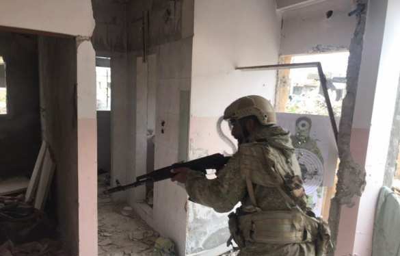 Lính đánh thuê Nga hướng dẫn quân tình nguyện Syria chiến đấu chống khủng bố. Ảnh Rusvesna