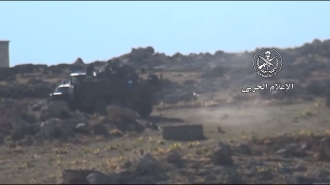 Sư đoàn Tiger tiếp tục tấn công trên vùng nông thôn miền bắc Hama. Ảnh minh họa video.