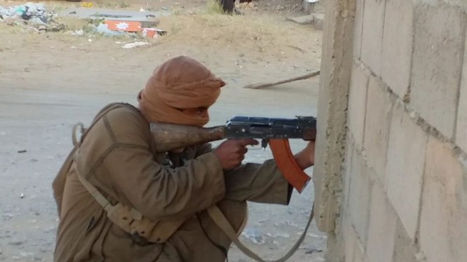Các tay súng khủng bố IS tấn công Quân đội Quốc gia Libya. Ảnh minh họa South Front