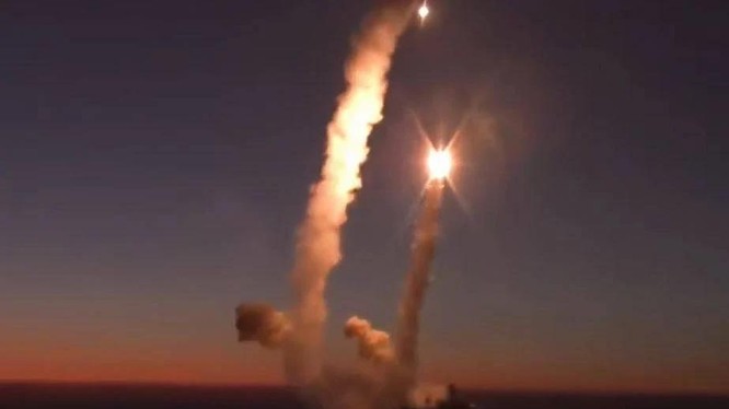 Hải quân Nga phóng tên lửa hành trình Kalibre