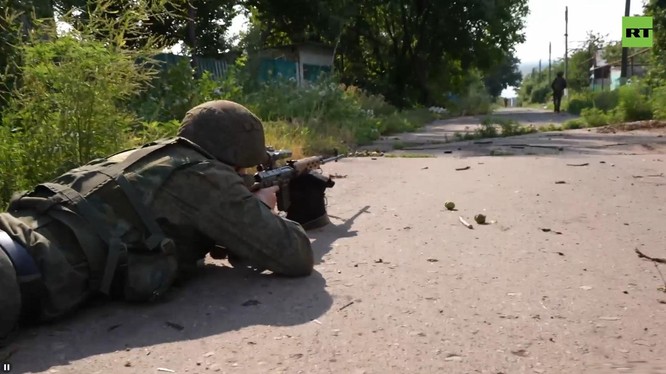 Dân quân Luhansk tấn công vào làng Novoluganskoye. Ảnh minh họa video